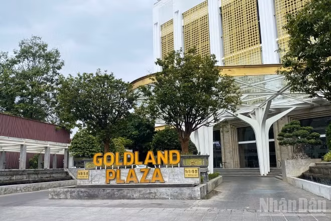Thanh tra thành phố Huế xác định có nhiều vi phạm trong quá trình thực hiện dự án tòa nhà Goldland ở đường Lý Thường Kiệt. (Ảnh: Quang Tiến)