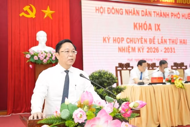 Đồng chí Lê Trí Thanh phát biểu nhận nhiệm vụ trước Hội đồng nhân dân thành phố.