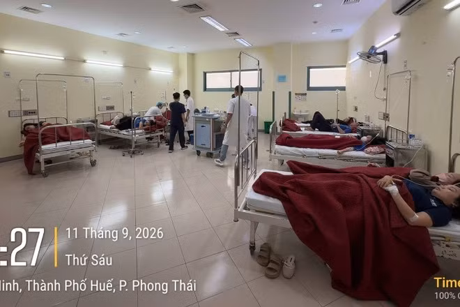 60 công nhân nghi ngộ độc thực phẩm đang được theo dõi tại bệnh viện. (Ảnh: CTV)