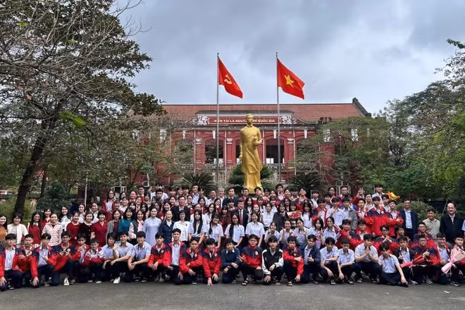 Đội tuyển học sinh giỏi của Huế tại lễ ra quân ngày 22/12/2025.