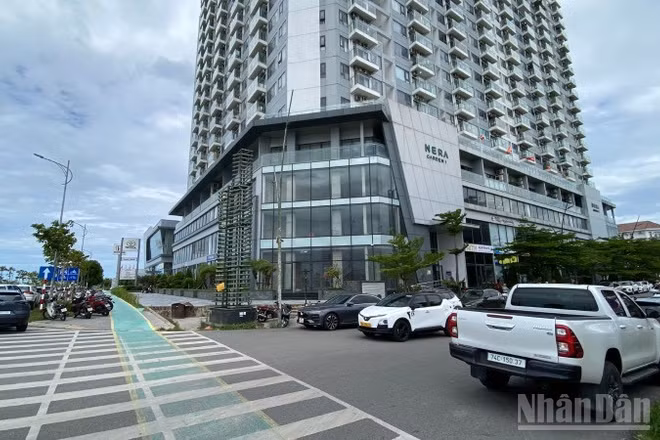 Chung cư Nera, nơi có nhiều căn hộ được rao cho thuê ngắn ngày trên các ứng dụng đặt phòng. (Ảnh: DƯƠNG QUANG TIẾN)