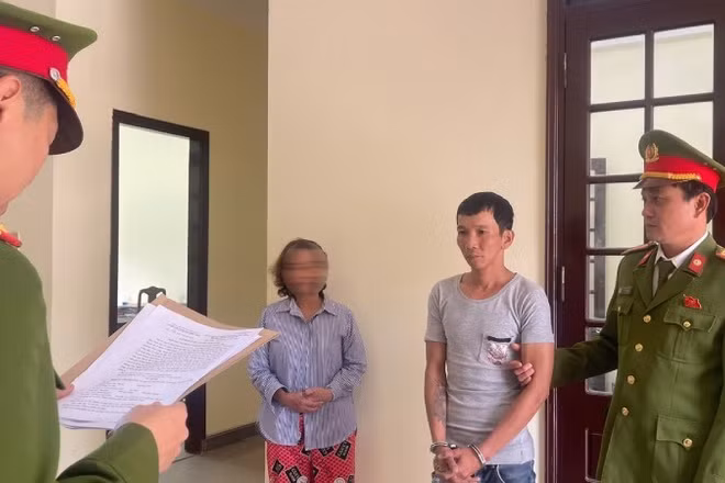 Cơ quan điều tra tống đạt quyết định khởi tố, bắt giam bị can đến Phan Văn Thanh.