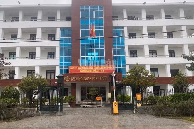 Nguyên Phó Viện trưởng cùng nhân viên của Viện Kiểm sát nhân dân thành phố Huế bị khởi tố vì nhận hối lộ.