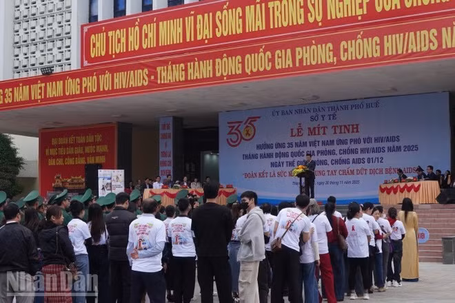 Huế cảnh báo xu hướng trẻ hóa người nhiễm HIV