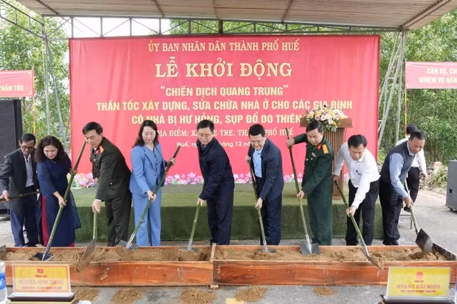 Thành phố Huế xác định đây là nhiệm vụ chính trị cấp bách, nhằm giúp người dân có nơi ở an toàn trước mùa mưa bão và kịp đón Tết.