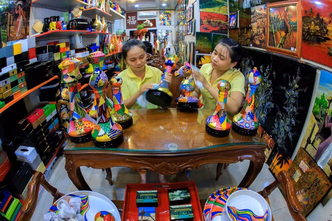 Sản phẩm đa dạng của Làng nghề sơn mài Tương Bình Hiệp.