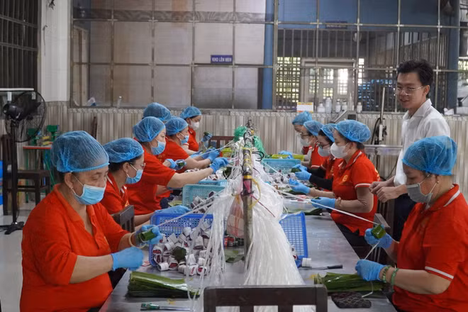Khu đóng gói thành phẩm tại Cơ sở chế biến thực phẩm Cô Hoàn.