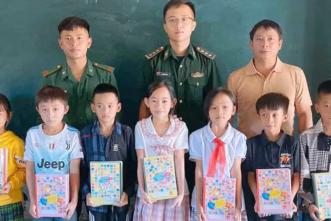 Trong 10 năm thực hiện Chỉ thị 05, Bộ đội Biên phòng tỉnh Sơn La đã phát động được các phong trào thi đua giúp đỡ các học sinh có hoàn cảnh khó khăn vùng biên giới.