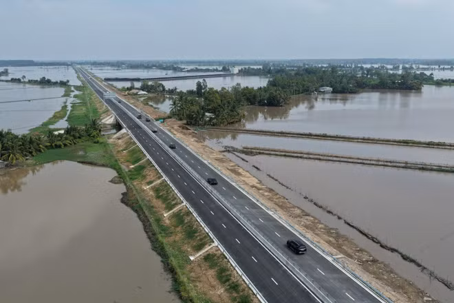 Cao tốc Cần Thơ-Cà Mau đoạn Cần Thơ-Hậu Giang đưa và khai thác giúp tăng tính kết nối vùng.