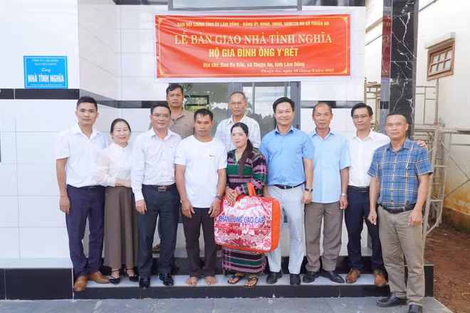 Chương trình hỗ trợ nhà ở đã giúp cho hàng trăm hộ đồng bào dân tộc thiểu số, hộ nghèo an cư lạc nghiệp, vươn lên thoát nghèo bền vững.