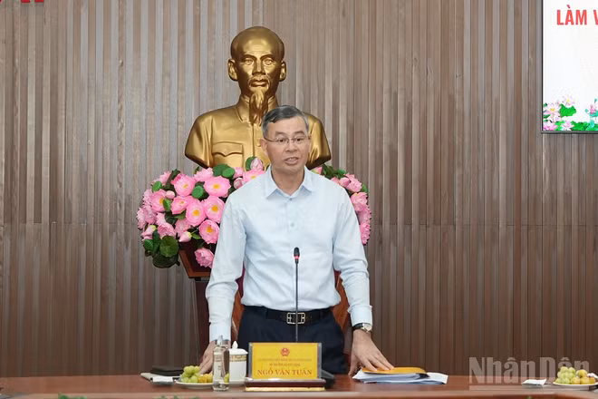 Bộ trưởng Tài chính Ngô Văn Tuấn phát biểu kết luận buổi làm việc. (Ảnh: HIỂN CỪ)