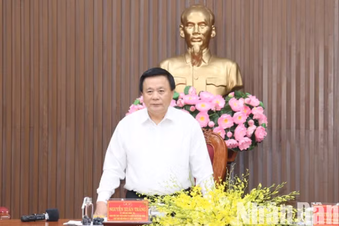 Đồng chí Nguyễn Xuân Thắng phát biểu kết luận hội nghị.
