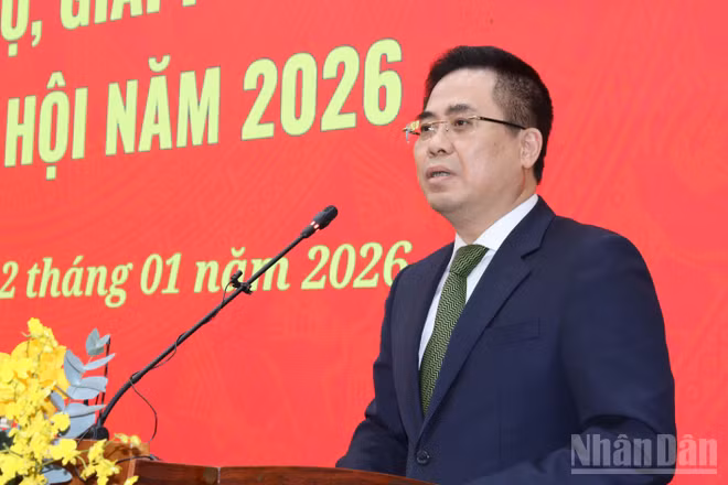 Chủ tịch Ủy ban nhân dân tỉnh Quảng Ngãi Nguyễn Hoàng Giang phát biểu tại hội nghị.