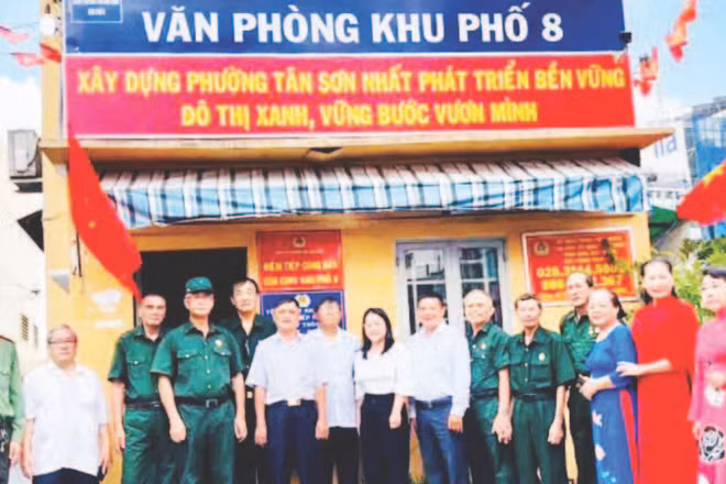 Cán bộ Khu phố 8, phường Tân Sơn Nhất luôn phát huy tinh thần trách nhiệm, là cầu nối giữa chính quyền và nhân dân.