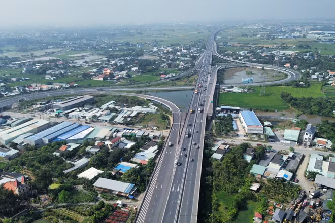 Đường vành đai 3 đi qua địa phận tỉnh Tây Ninh nối với cao tốc Thành phố Hồ Chí Minh-Trung lương và Long Thành-Dầu Giây là trục giao thương chiến lược kinh tế trong giai đoạn mới.