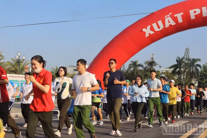 Đông đảo cán bộ, chiến sĩ và nhân dân trên địa bàn tỉnh Quảng Ngãi tham gia Ngày chạy Olympic năm 2026.