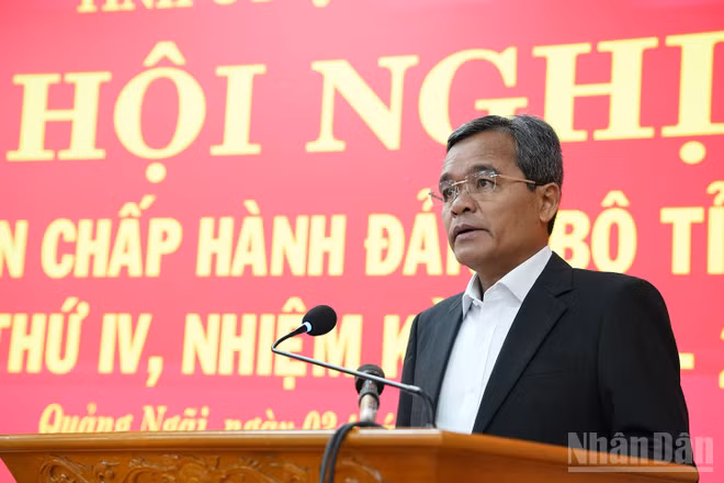Đồng chí Hồ Văn Niên, Ủy viên Trung ương Đảng, Bí thư Tỉnh ủy Quảng Ngãi phát biểu khai mạc hội nghị.
