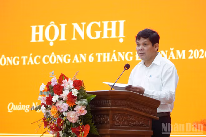 Đồng chí Nguyễn Đức Tuy, Phó Bí thư Tỉnh ủy, Chủ tịch Hội đồng nhân dân tỉnh Quảng Ngãi phát biểu chỉ đạo tại hội nghị.