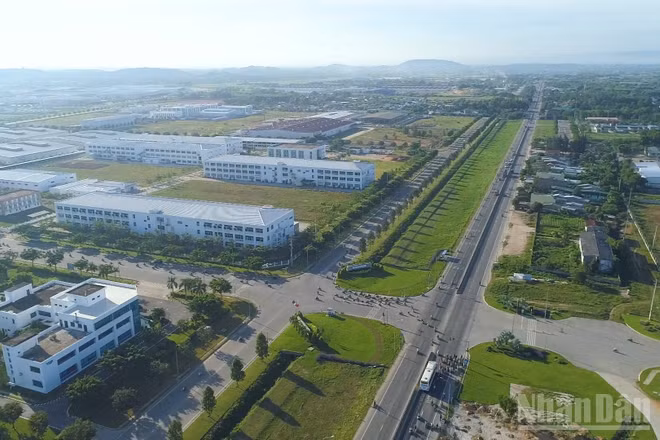 Lĩnh vực hạ tầng khu công nghiệp chiếm tỷ trọng lớn trong danh mục thu hút đầu tư vào các khu kinh tế, khu công nghiệp trên địa bàn tỉnh Quảng Ngãi.
