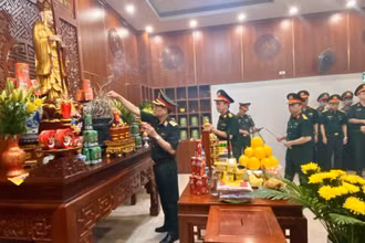 Các thế hệ thầy và trò của Học viện Quân y thành kính dâng hương, khắc cốt ghi tâm, thành kính tri ân nghĩa cử cao đẹp của ông Vũ Văn Lành.