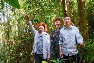 Các chủ rừng tại tỉnh Điện Biên thực hiện tuần tra, bảo vệ rừng trên diện tích được chi trả dịch vụ môi trường rừng.
