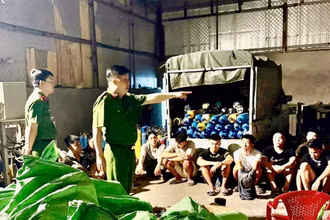 Đại tá Bùi Trung Thành, Phó Giám đốc, Thủ trưởng Cơ quan CSĐT Công an thành phố Hải Phòng trực tiếp có mặt tại hiện trường chỉ đạo công tác điều tra.