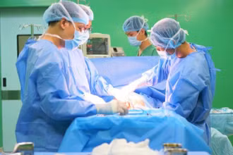 Ca mổ diễn ra thành công cứu sản phụ và thai nhi. (Ảnh: TRÚC ĐÀO)