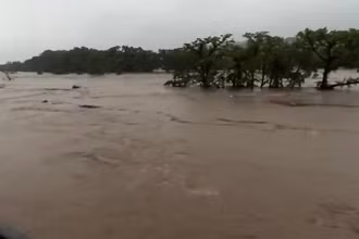 Mưa lớn tại hạt Kerr và các khu vực khác ở trung tâm Texas đã gây ra tình trạng ngập lụt nghiêm trọng và thiệt hại về người. (Nguồn: Facebook của thành phố Kerrville)