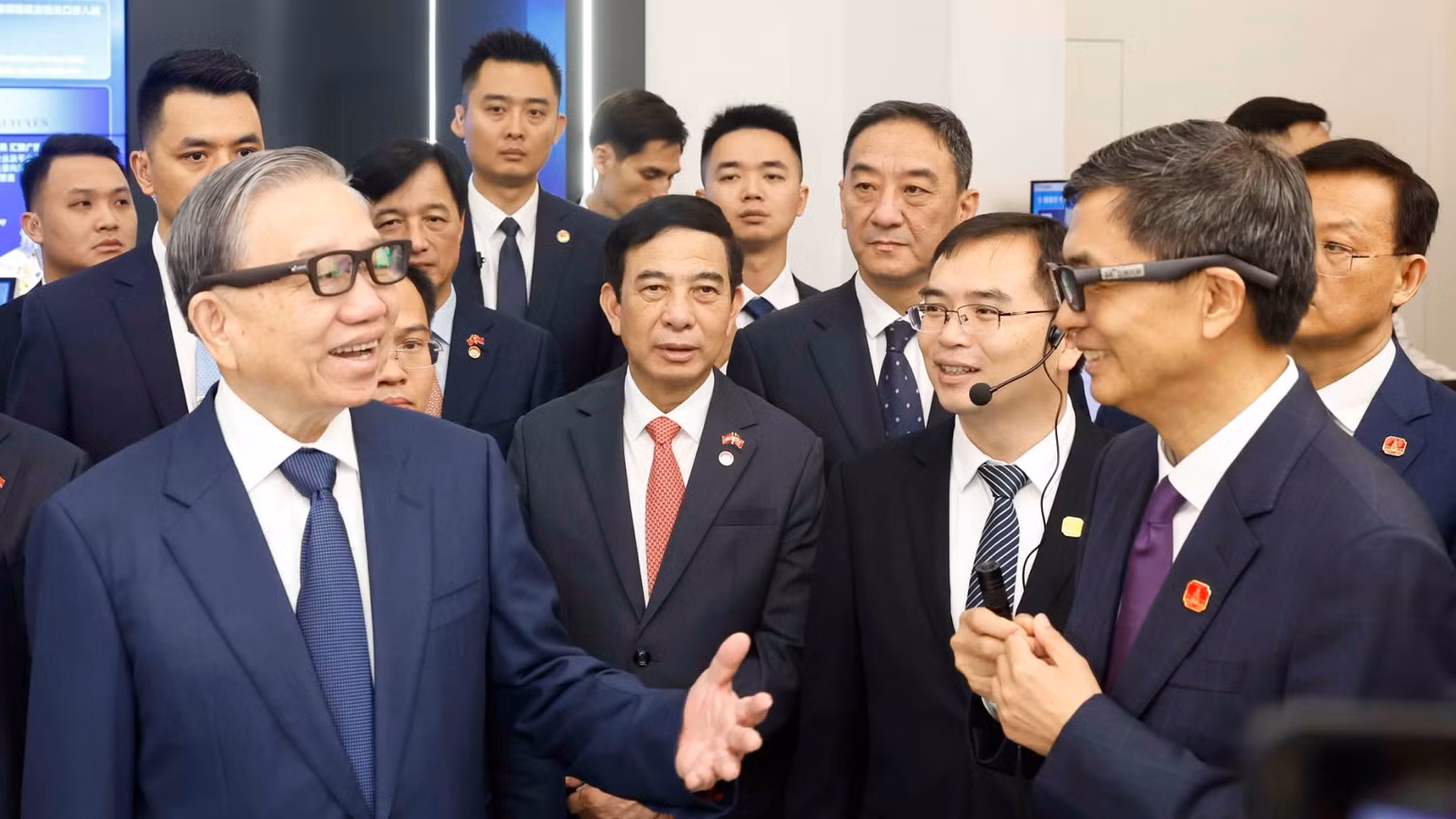 vna-potal-tong-bi-thu-chu-tich-nuoc-tham-trung-tam-hop-tac-ung-dung-ai-trung-quoc-asean-8706666-8458.jpg
