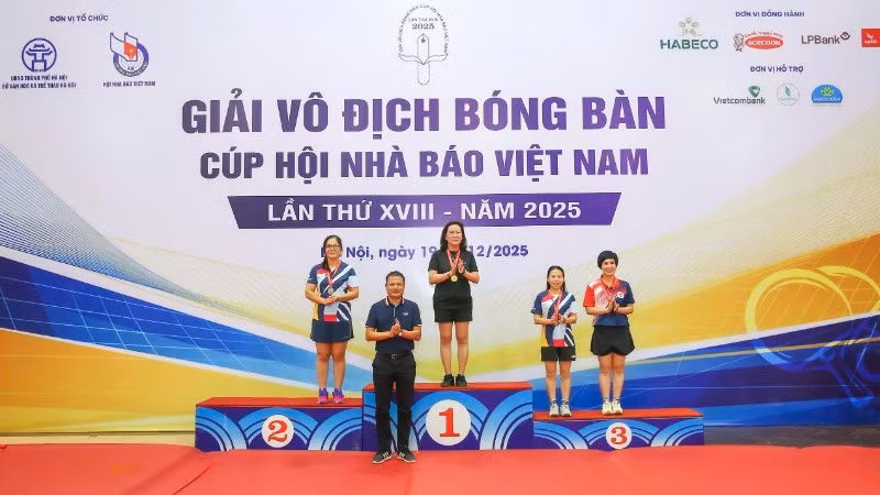 gen-h-z7350028678753-3984c656677fbc038300c0607de87b65-7337.jpg