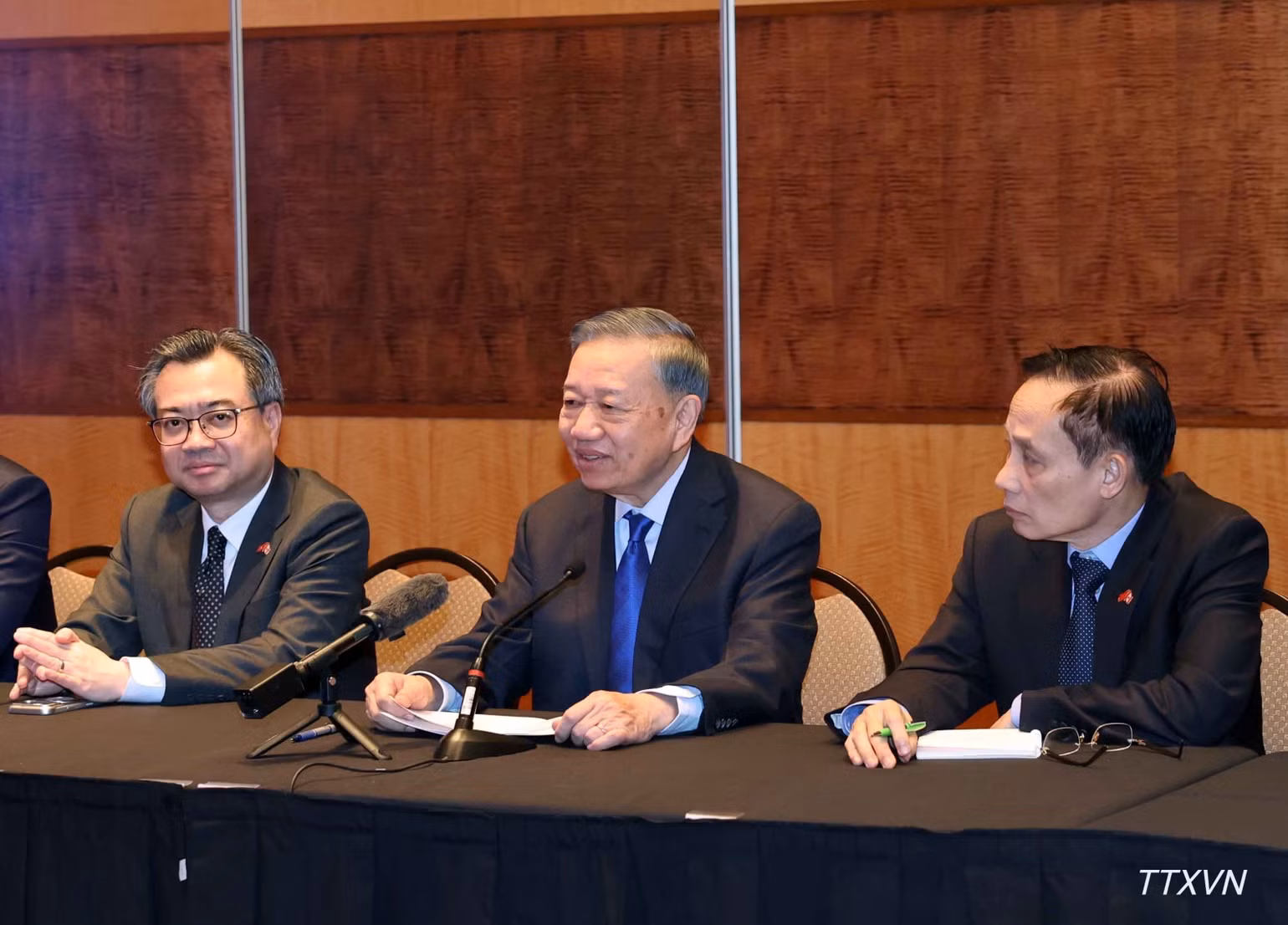 vna-potal-tong-bi-thu-chu-tich-nuoc-gap-dai-dien-mang-luoi-chuyen-gia-nha-khoa-hoc-viet-nam-tai-canada-2591.jpg