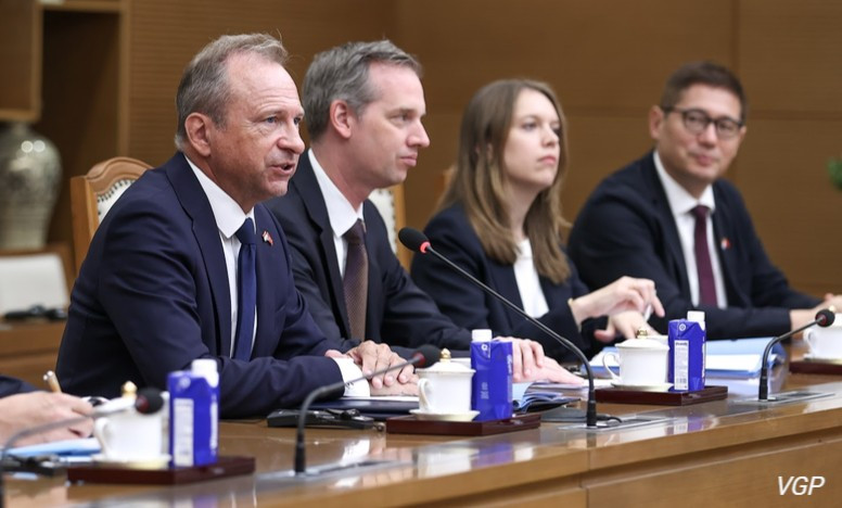 Bộ trưởng Tài chính Luxembourg Gilles Roth khẳng định sẽ tiếp tục nỗ lực góp phần làm sâu sắc hơn quan hệ hợp tác giữa hai nước trong những nội dung, lĩnh vực mà Thủ tướng đã đề cập . (Ảnh: chinhphu.vn/Nhật Bắc)