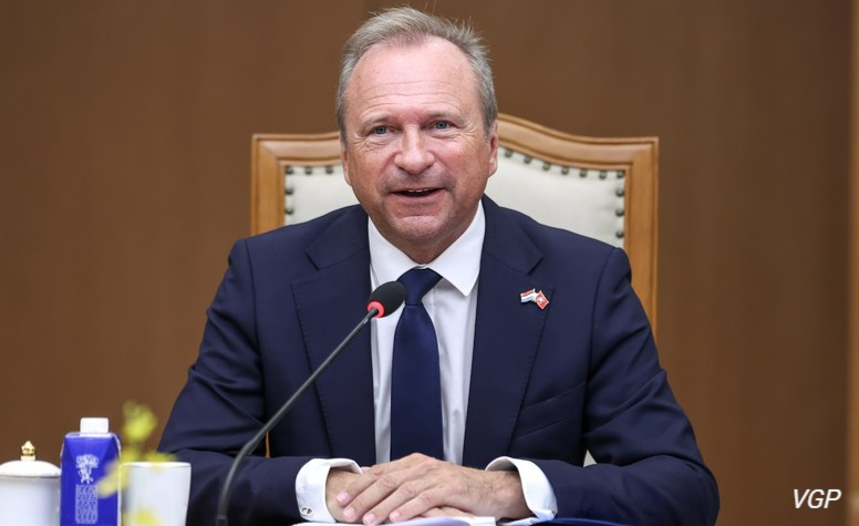 Bộ trưởng Tài chính Luxembourg Gilles Roth cảm ơn Thủ tướng đã dành thời gian tiếp; kỳ vọng chuyến thăm sẽ là khởi đầu mới trong quan hệ đối tác giữa hai nước. (Ảnh: chinhphu.vn/Nhật Bắc)