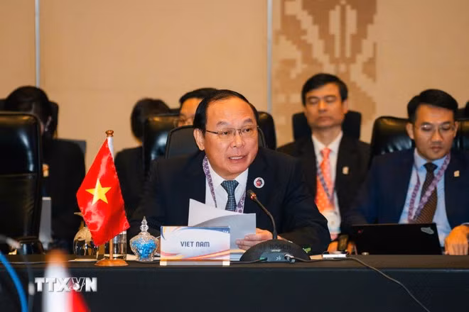 Trưởng đoàn Việt Nam, Thứ trưởng Nông nghiệp và Môi trường Lê Công Thành dự Hội nghị AMME-18 ở Langkawi (Malaysia). (Ảnh: TTXVN)