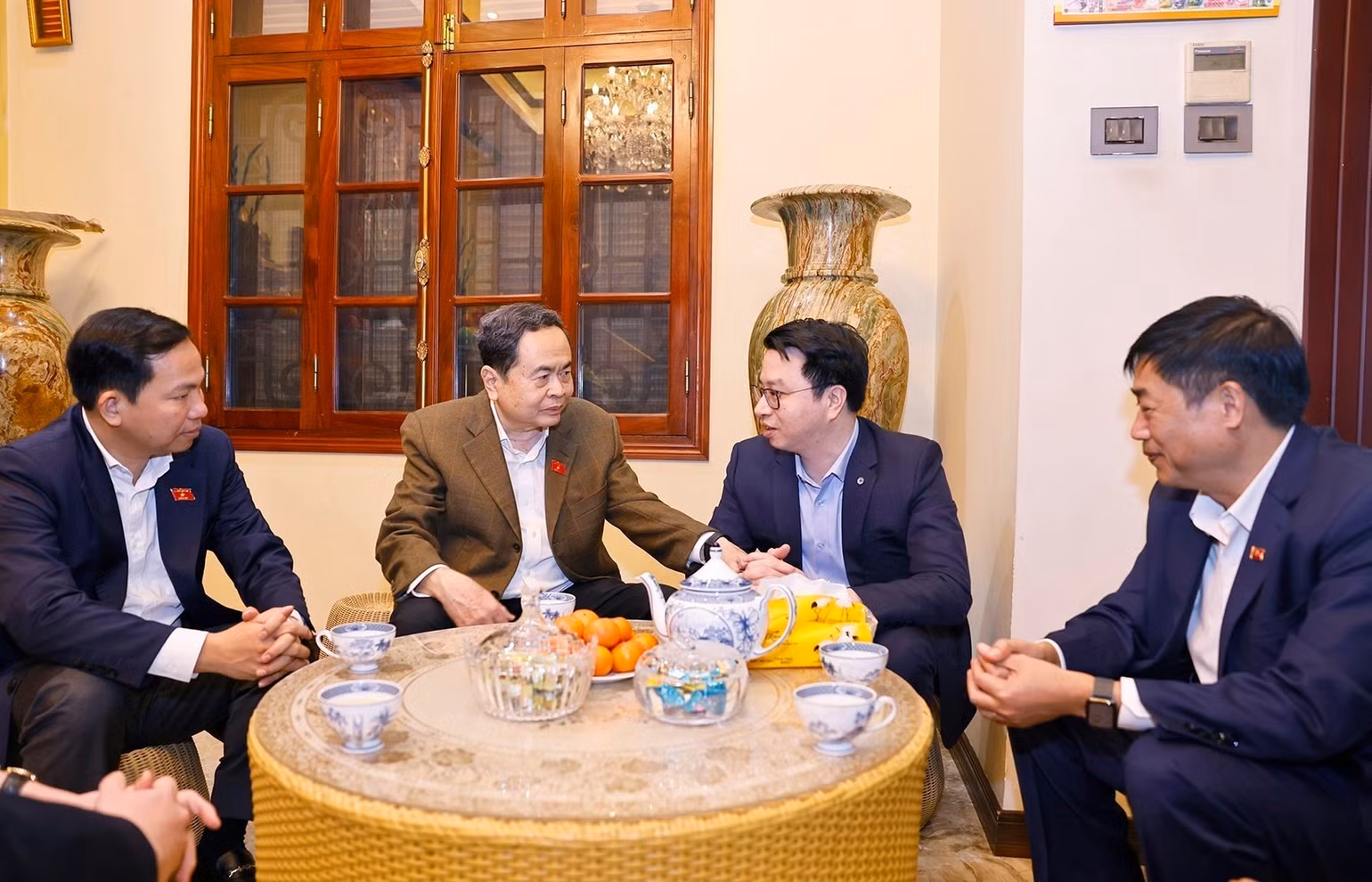 vna-potal-chu-tich-quoc-hoi-tran-thanh-man-tri-an-gia-dinh-nguyen-lanh-dao-dang-nha-nuoc-8555647.jpg