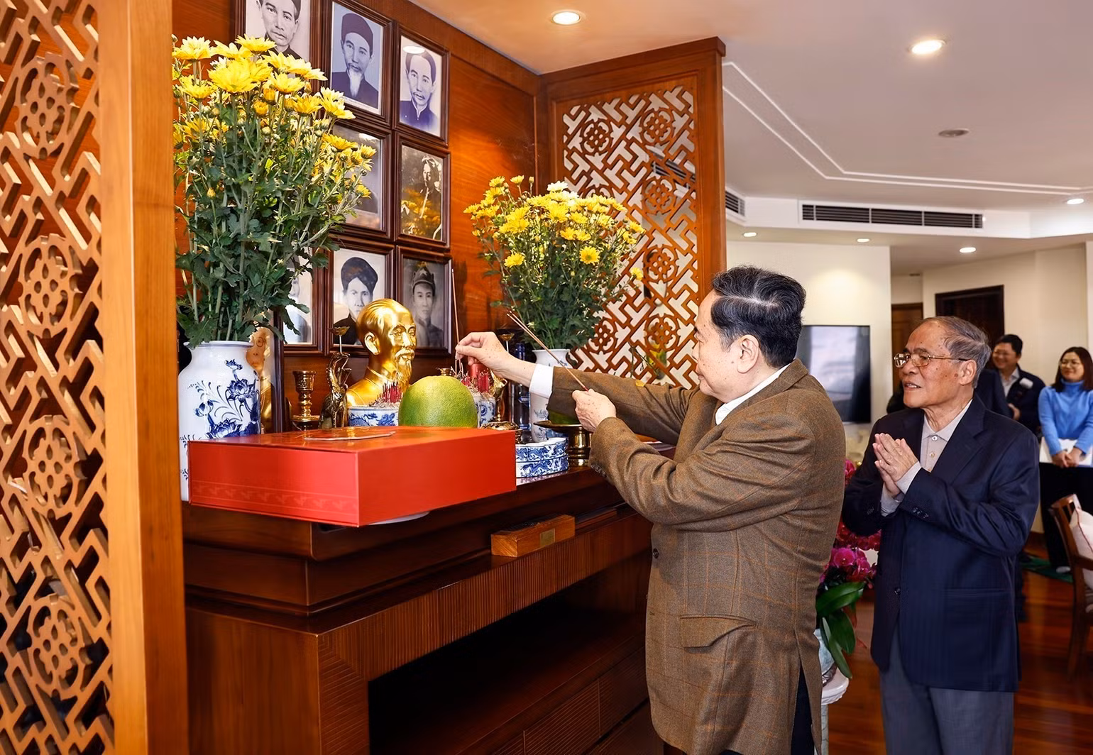 vna-potal-chu-tich-quoc-hoi-tran-thanh-man-tri-an-gia-dinh-nguyen-lanh-dao-dang-nha-nuoc-8555643.jpg