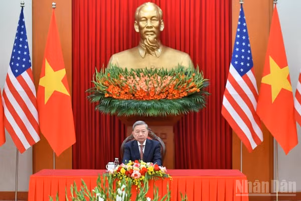 Tổng Bí thư Tô Lâm điện đàm với Tổng thống Hoa Kỳ Donald Trump, tháng 11/2024. (Ảnh: ĐĂNG KHOA)