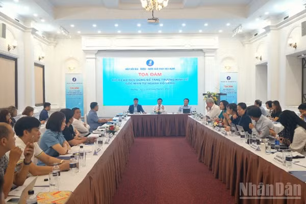 Quang cảnh tọa đàm. (Ảnh: TRUNG HƯNG)