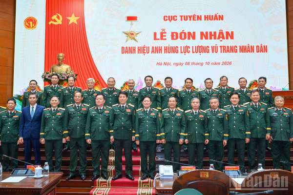 Các đại biểu tại Lễ đón nhận. (Ảnh: THẾ ĐẠI)