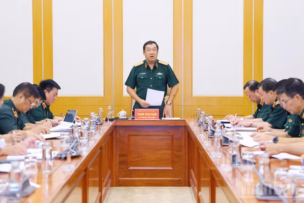 Thượng tướng Phạm Hoài Nam chủ trì buổi làm việc.