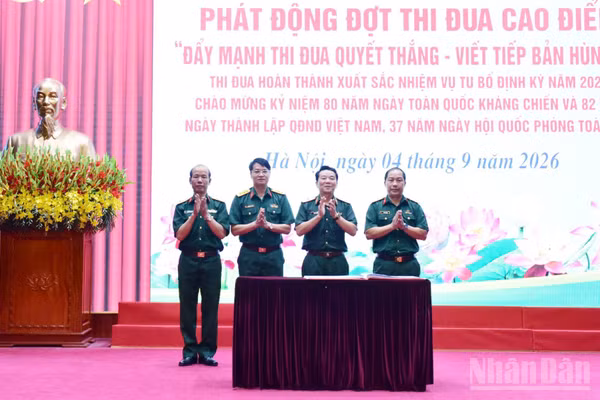 Khối trưởng các Khối thi đua ký kết giao ước thể hiện quyết tâm thi đua.