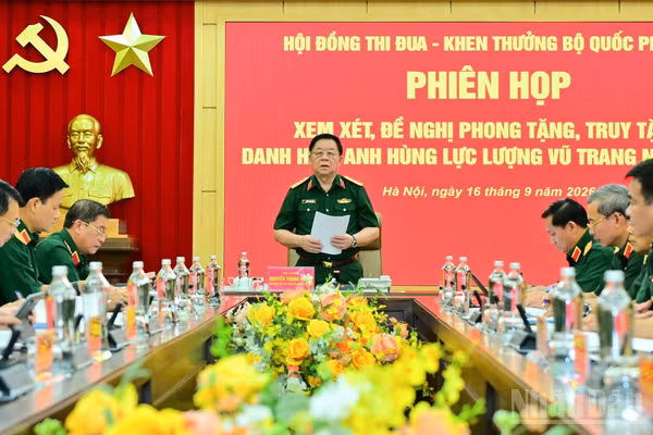 Đại tướng Nguyễn Trọng Nghĩa chủ trì phiên họp. (Ảnh: THẾ ĐẠI)