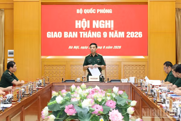 Đại tướng Phan Văn Giang chủ trì hội nghị. (Ảnh: QUANG PHONG)