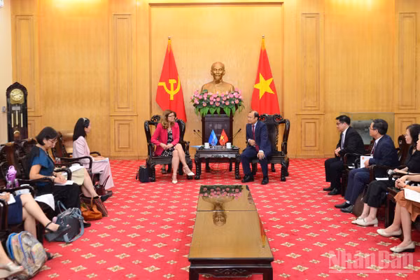 Quang cảnh buổi tiếp. (Ảnh: PHẠM CƯỜNG)