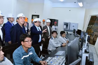 Thủ tướng Chính phủ Phạm Minh Chính khảo sát thực địa tại Khu liên hiệp gang thép Hòa Phát Dung Quất, tỉnh Quảng Ngãi.