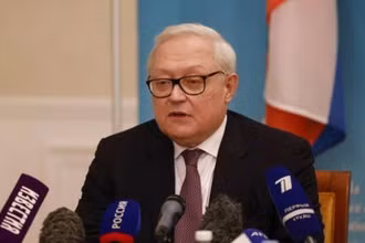 Thứ trưởng Ngoại giao Nga Sergey Ryabkov phát biểu tại một cuộc họp báo ở Geneva, Thụy Sĩ. (Ảnh: Getty Images/TTXVN)
