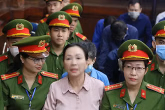 Phiên toà xét xử vụ án xảy ra tại Tập đoàn Vạn Thịnh Phát, Ngân hàng SCB và các đơn vị liên quan. (Ảnh: Thanh Vũ/TTXVN).