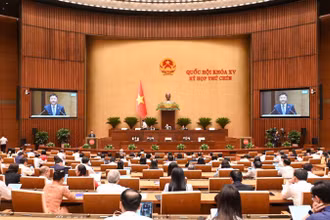 Quốc hội làm việc tại Hội trường nghe Tờ trình của Chính phủ về dự án Luật Bảo vệ dữ liệu cá nhân. (Ảnh: BÙI GIANG)