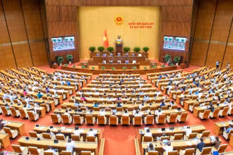 Quốc hội thảo luận tại hội trường về dự thảo Nghị quyết của Quốc hội sửa đổi, bổ sung một số điều của Hiến pháp năm 2013. (Ảnh: BÙI GIANG)