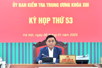 Đồng chí Trần Cẩm Tú, Ủy viên Bộ Chính trị, Thường trực Ban Bí thư, Chủ nhiệm Ủy ban Kiểm tra Trung ương chủ trì Kỳ họp thứ 53 của Ủy ban Kiểm tra Trung ương. (Ảnh: Đăng Khoa)